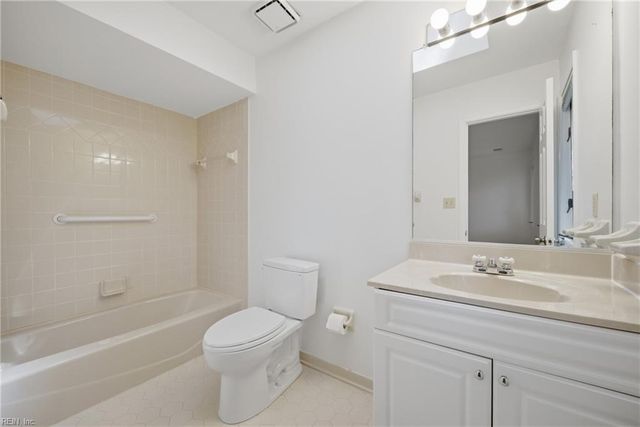 718 Coquina LN, Virginia Beach, VA 23451
