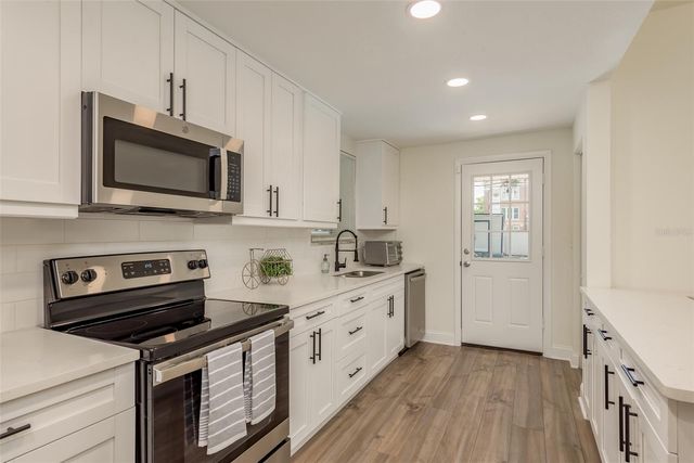 206 W WARREN AVENUE, Tampa, FL 33602