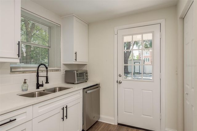 206 W WARREN AVENUE, Tampa, FL 33602