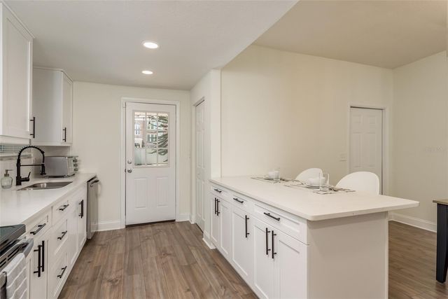 206 W WARREN AVENUE, Tampa, FL 33602