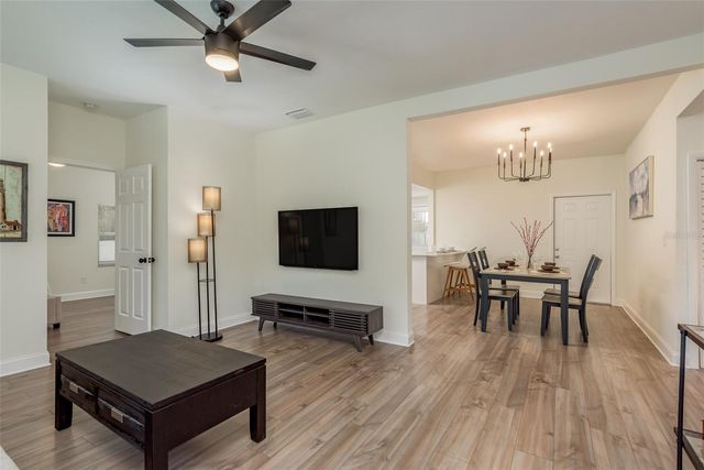 206 W WARREN AVENUE, Tampa, FL 33602