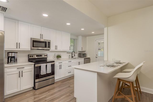 206 W WARREN AVENUE, Tampa, FL 33602