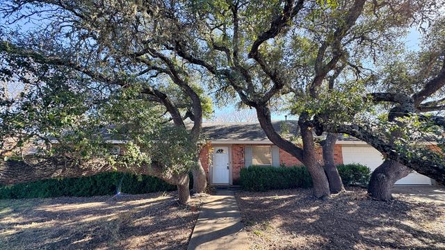 707 Cardinal Dr, Kerrville, TX 78028