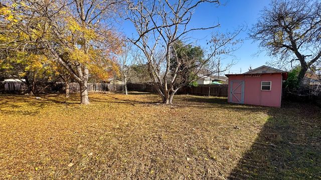 707 Cardinal Dr, Kerrville, TX 78028