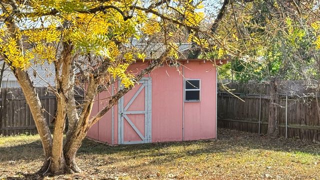 707 Cardinal Dr, Kerrville, TX 78028