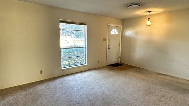 707 Cardinal Dr, Kerrville, TX 78028