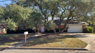 707 Cardinal Dr, Kerrville, TX 78028