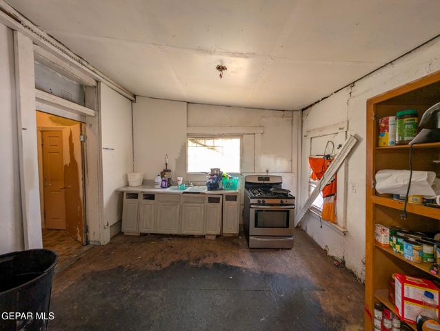 1211 E OVERLAND Avenue, El Paso, TX 79901