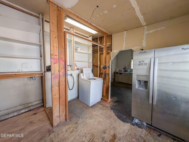 1211 E OVERLAND Avenue, El Paso, TX 79901