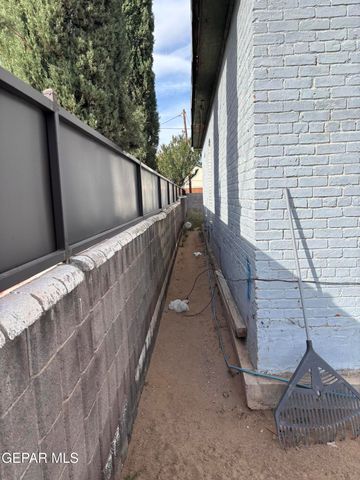 1211 E OVERLAND Avenue, El Paso, TX 79901