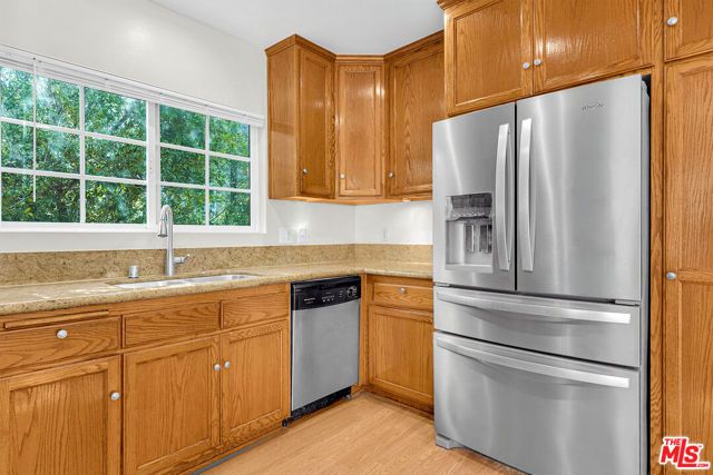 743 N Las Palmas Avenue, Los Angeles, CA 90038