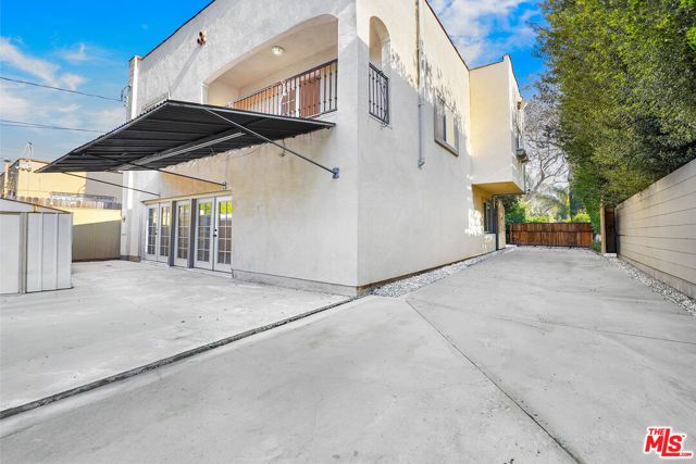 743 N Las Palmas Avenue, Los Angeles, CA 90038