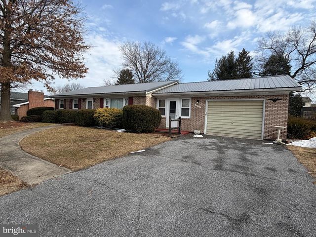 1034 LAURICH DRIVE, Chambersburg, PA 17202