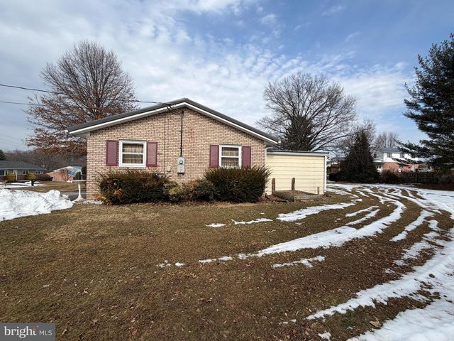 1034 LAURICH DRIVE, Chambersburg, PA 17202