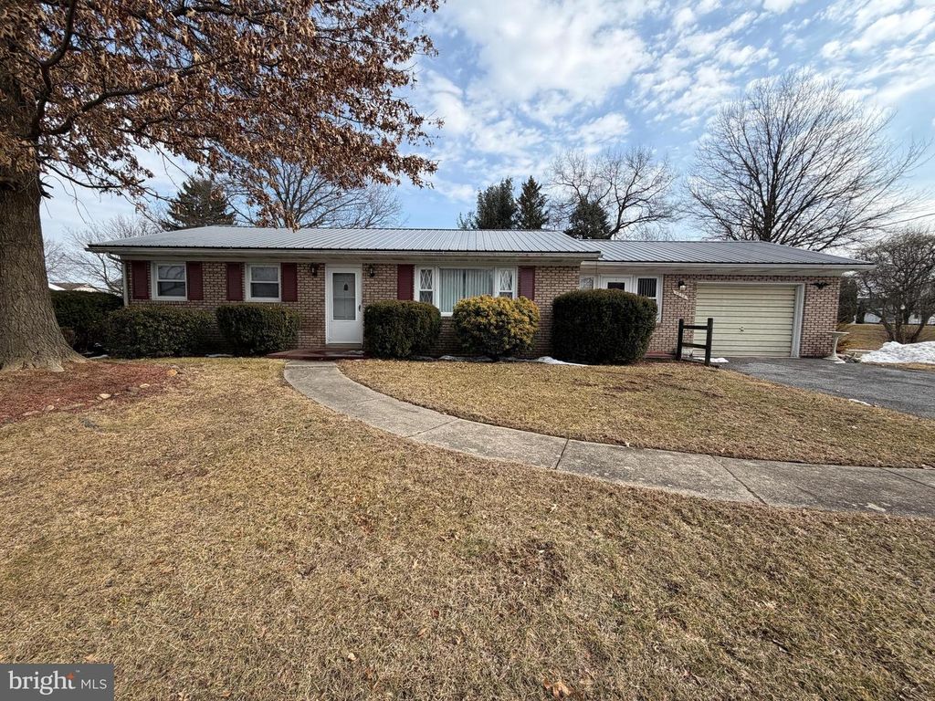 1034 LAURICH DRIVE, Chambersburg, PA 17202