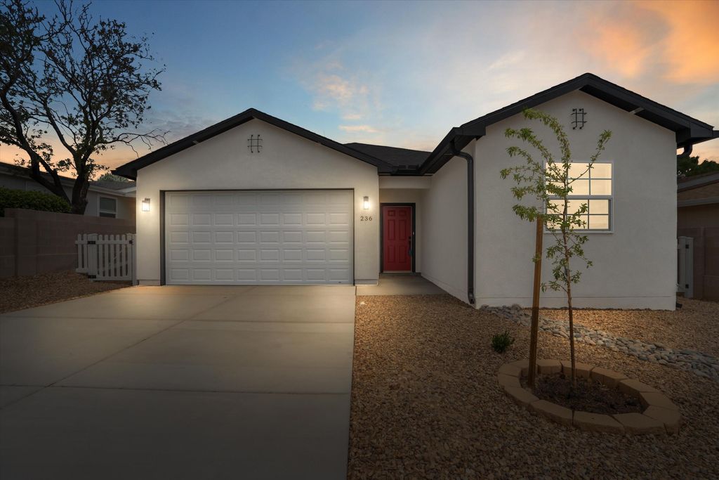 236 Sunrise Bluffs Drive, Belen, NM 87002