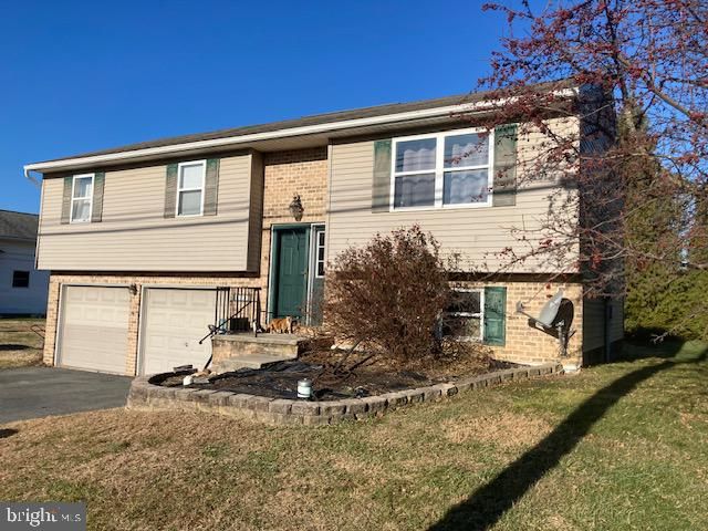 1329 SHEEP HILL RD, East Earl, PA 17519