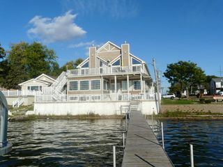 36 W Grand Avenue, Fox Lake, IL 60020