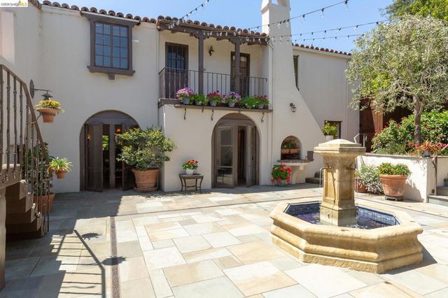 17 Roble Ct, Berkeley, CA 94705