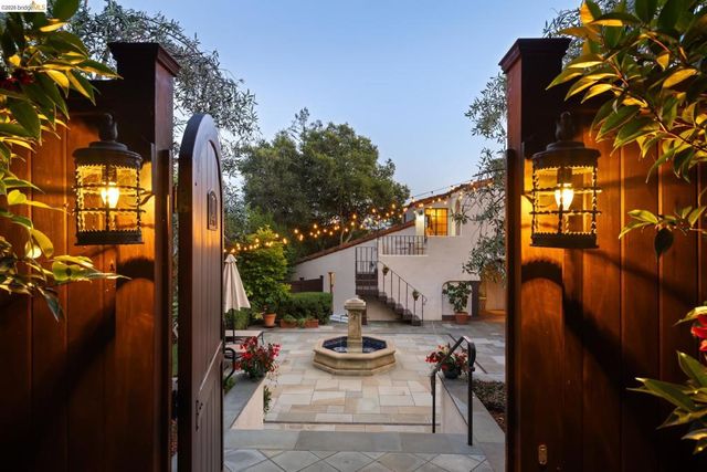 17 Roble Ct, Berkeley, CA 94705