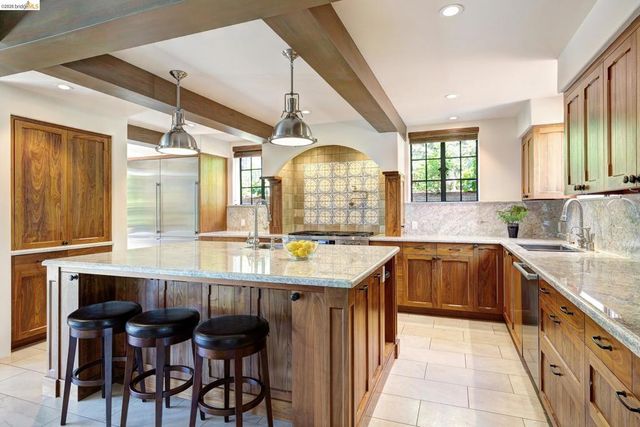 17 Roble Ct, Berkeley, CA 94705