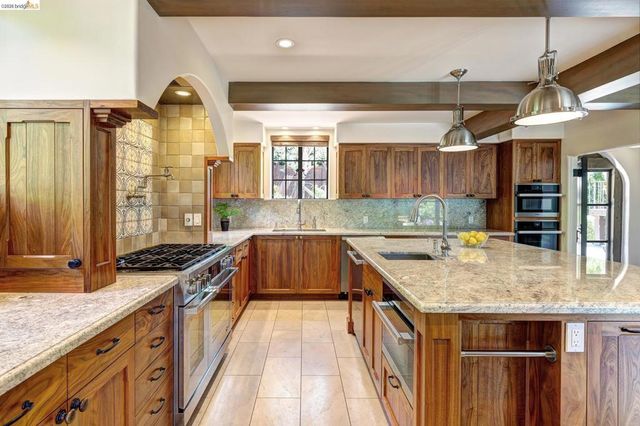17 Roble Ct, Berkeley, CA 94705