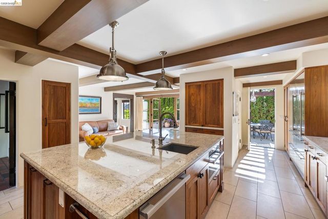 17 Roble Ct, Berkeley, CA 94705