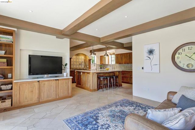 17 Roble Ct, Berkeley, CA 94705
