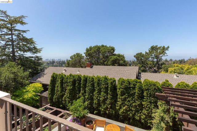 17 Roble Ct, Berkeley, CA 94705