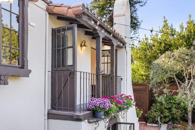 17 Roble Ct, Berkeley, CA 94705