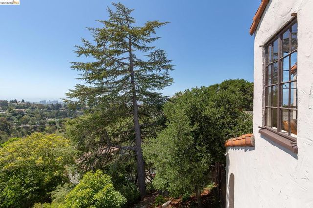 17 Roble Ct, Berkeley, CA 94705