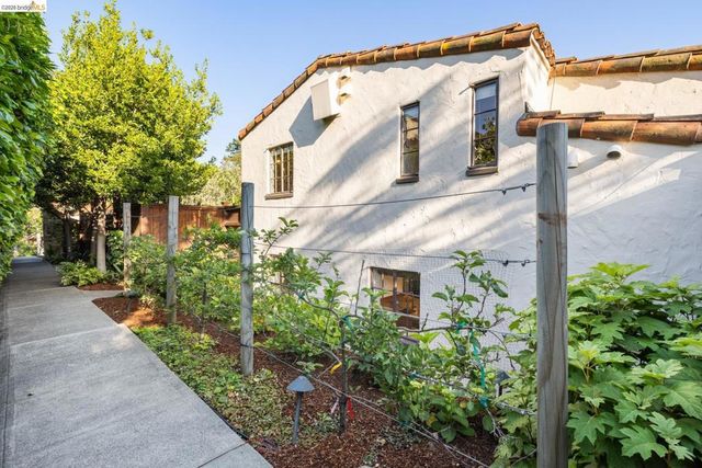 17 Roble Ct, Berkeley, CA 94705