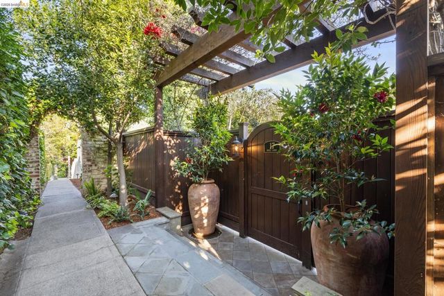 17 Roble Ct, Berkeley, CA 94705