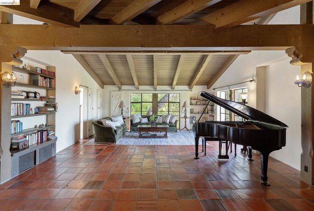 17 Roble Ct, Berkeley, CA 94705