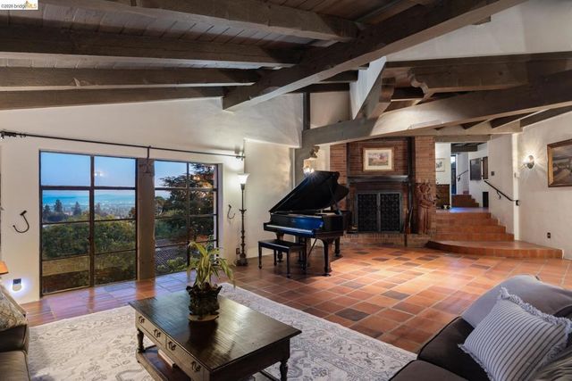17 Roble Ct, Berkeley, CA 94705