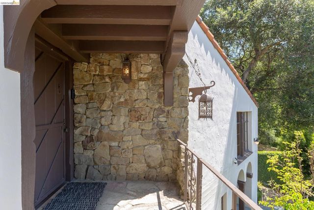17 Roble Ct, Berkeley, CA 94705