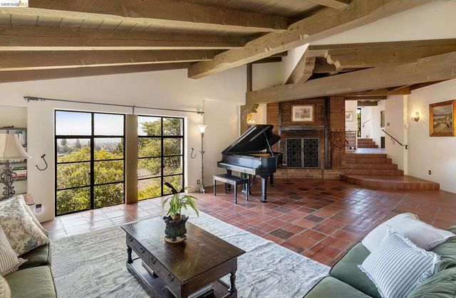17 Roble Ct, Berkeley, CA 94705