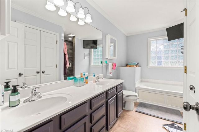 4430 Tipperary Place, Winston-salem, NC 27104