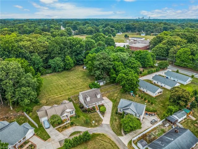 4430 Tipperary Place, Winston-salem, NC 27104