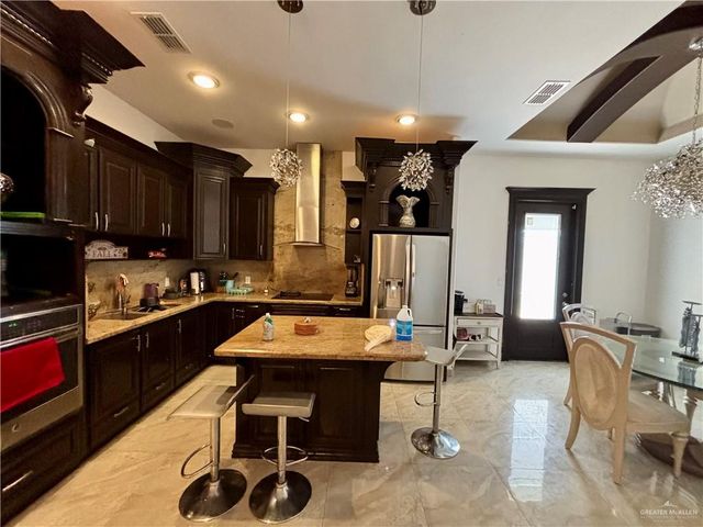 404 S Resplandor Street, Mission, TX 78572