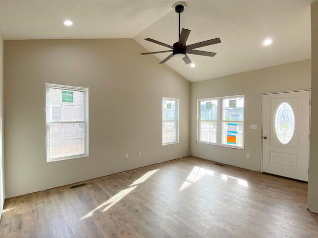 68 FOSSIL DR, Stuarts Draft, VA 24477