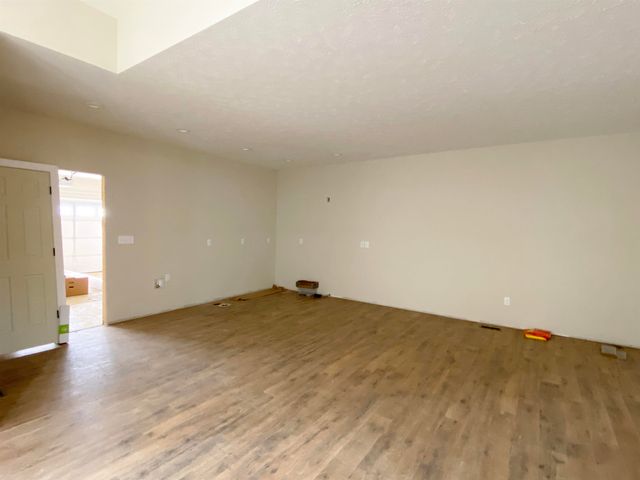 68 FOSSIL DR, Stuarts Draft, VA 24477