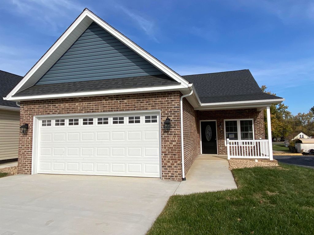 68 FOSSIL DR, Stuarts Draft, VA 24477