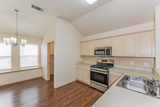2230 Bridle Path Drive, Lancaster, TX 75146
