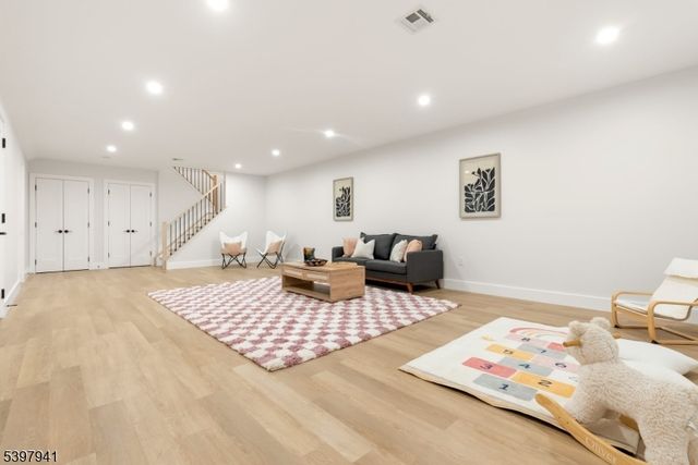 112 Valley Rd B, Montclair Twp., NJ 07042