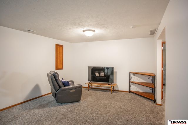 2868 Wagon Drive, Lincoln, NE 68507