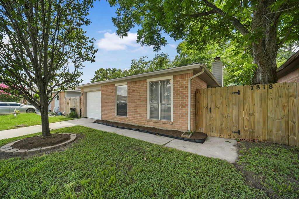 7818 Winehill Lane, Houston, TX 77040