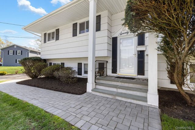 26 Spruce Lane, West Nyack, NY 10994
