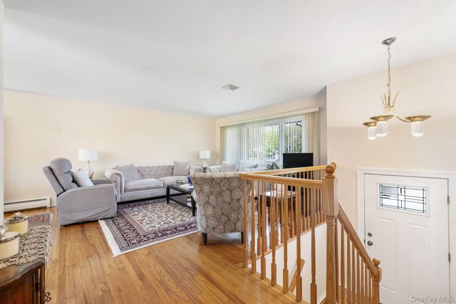 26 Spruce Lane, West Nyack, NY 10994