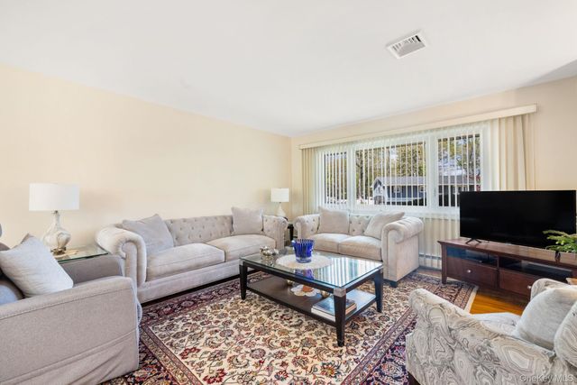 26 Spruce Lane, West Nyack, NY 10994